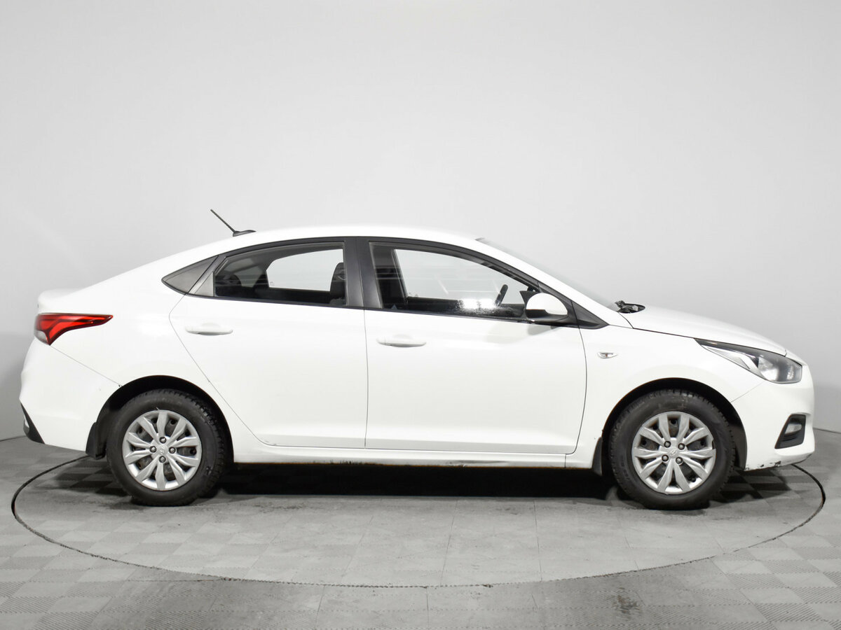 Купить Hyundai Solaris II, 2018, 217 406 км, фото №4